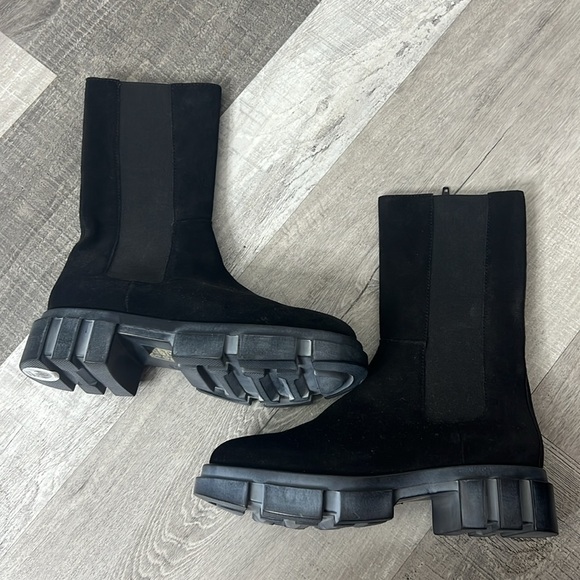 • NWOB $168 Free People Chelsea Suede Boots Distressed - Picture 10 of 14